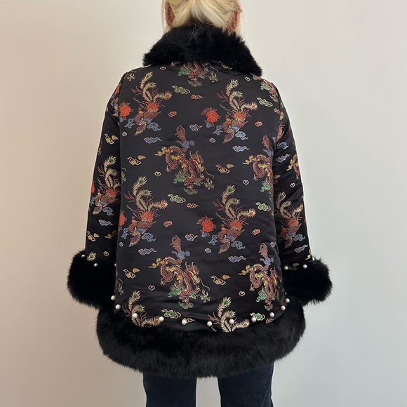 *SOLD* Vintage Oriental Satin Jacquard Cape Jacket w/ Pearl Beaded Faux Fur Trim - Picture 4 of 12